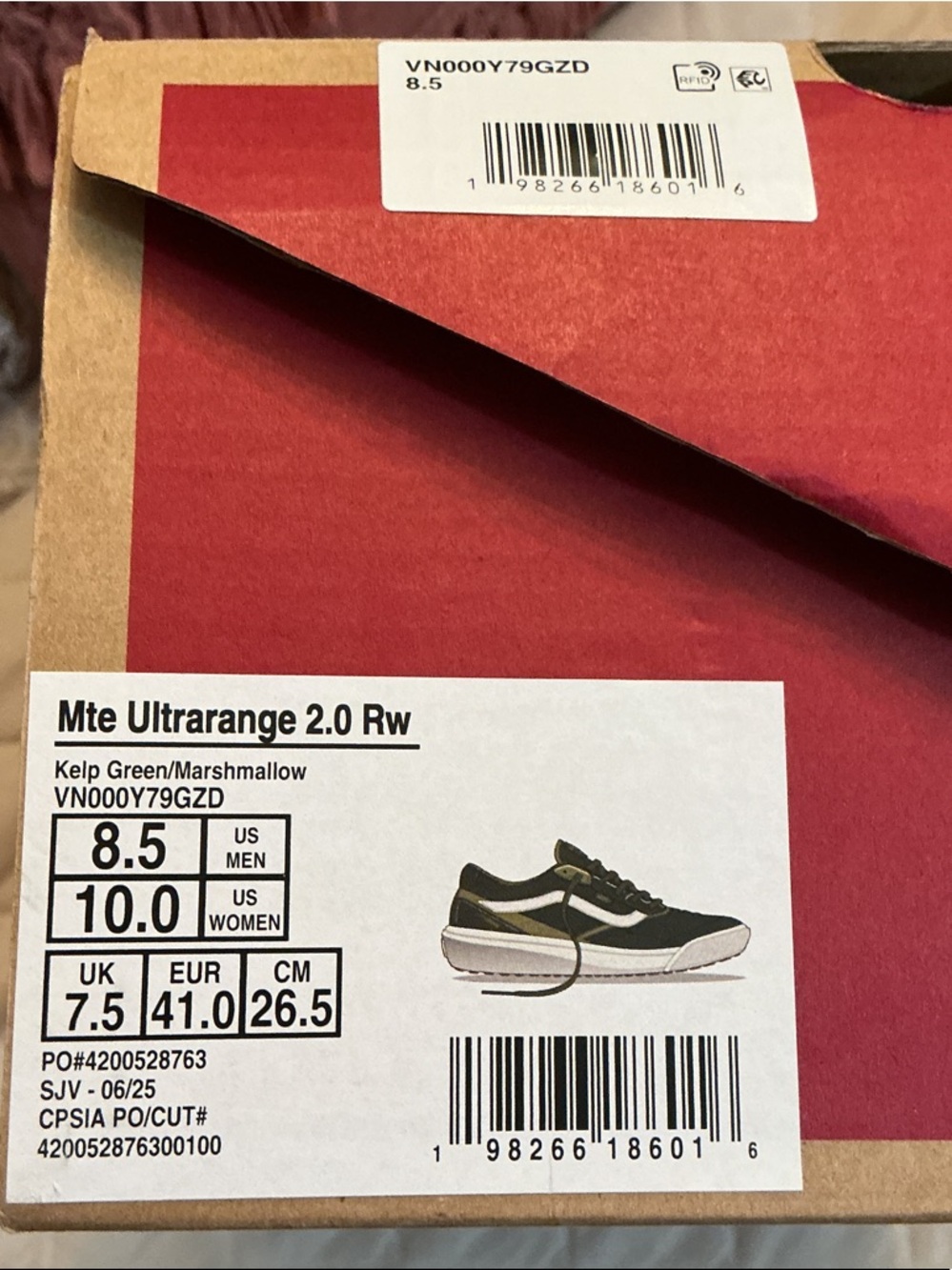 Vans MTE Ultrarange 2.0 Rw in Kelp Green and Marshmallow